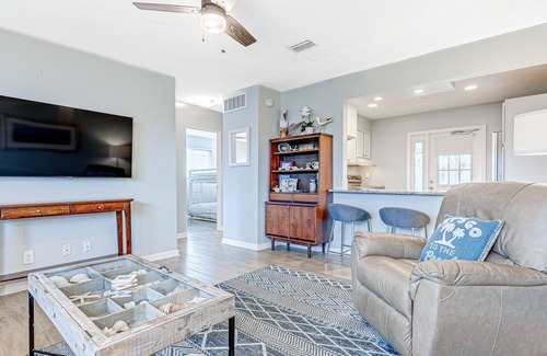 Ormond Beach Plaza Casa | Quiet coastal getaway with fenced yard, screened lanai, & central AC