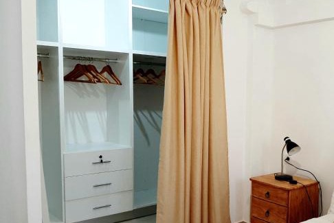 Syros Apartamento | Quiet, colourful home in Cyclades
