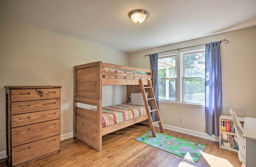 Columbia Cabaña | Quiet Columbia Home w/ Fire Pit & Pool Table!