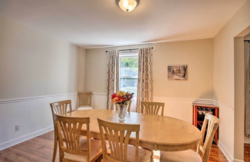Columbia Cabaña | Quiet Columbia Home w/ Fire Pit & Pool Table!