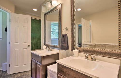 Columbia Cabaña | Quiet Columbia Home w/ Fire Pit & Pool Table!