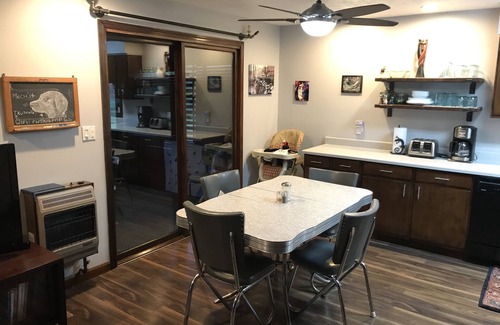 Hinckley Casa | Tranquila, cómoda, casa de campo en Hinckley. 30 minutos a Cleveland y Akron