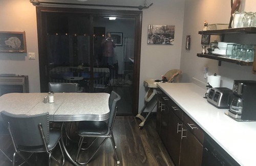 Hinckley Casa | Tranquila, cómoda, casa de campo en Hinckley. 30 minutos a Cleveland y Akron