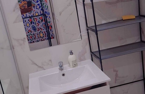 La Courneuve Apartamento | Quiet, comfortable studio 1 minute from the tramway