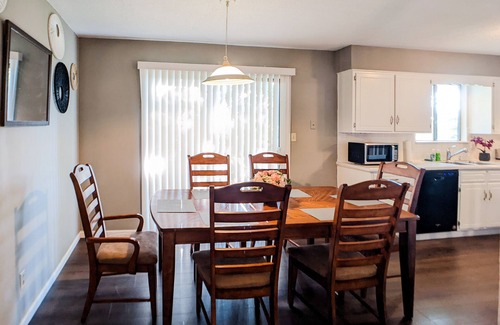 Mission Casa | Quiet, comfy and spacious 3 bedroom home in KC