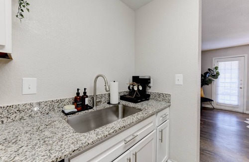 Pleasant Valley Apartamento | Quiet & comfy~five star location~ 2king bed