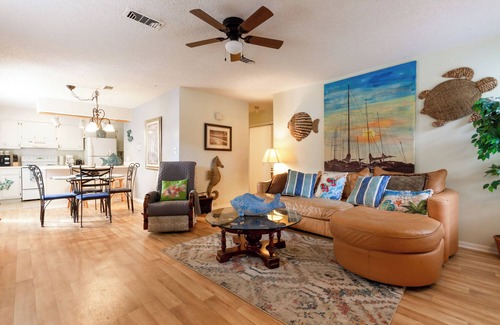 Northeast Pensacola Condominio | Quiet Condo ~ 10 Mi to Dtwn Pensacola