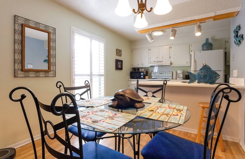 Northeast Pensacola Condominio | Quiet Condo ~ 10 Mi to Dtwn Pensacola