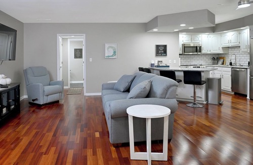 Little River Condominio | Quiet condo with king suite 4 miles from the beach,private balcony,pool hot tub.