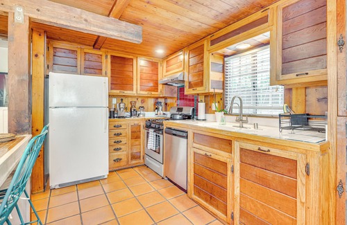 Venice Cabaña | Quiet Cottage < 1 Mi to Venice Beach & Boardwalk!