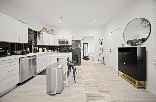 North-Central Cabaña | Quiet Cottage in the Heart of Downtown