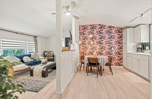 Wagontown Cabaña | Quiet Cottage In The Woods, On a Country Road