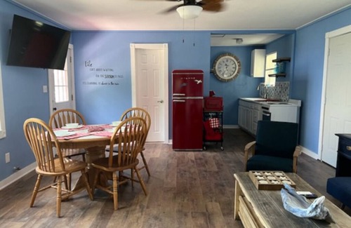 Pointblank Cabaña | Quiet cottage on the water at Lake Livingston