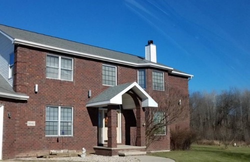 Larsen Casa | Quiet Country Home on 10 acers of land, located only 23 miles from EAA grounds.