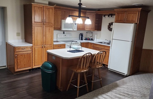 Fort Atkinson Apartamento | Quiet Country Oasis. Spacious and serene apartment. Gas fireplace, private patio
