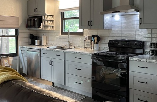 Spring Branch Cabina | Quiet country setting in the Texas Hill Country. Vineyards,state parks in area.