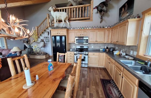 Mondovi Cabina | Quiet country setting on 255 private acres in Buffalo County wis.