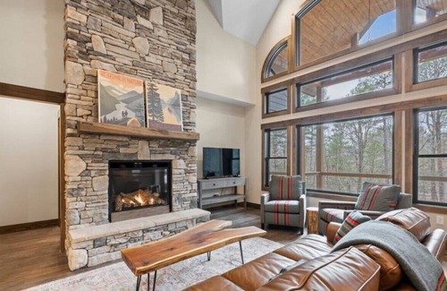 Nebo Casa | Quiet Cove on Lake James with Hot Tub!