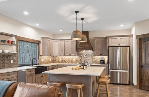 Nebo Casa | Quiet Cove on Lake James with Hot Tub!