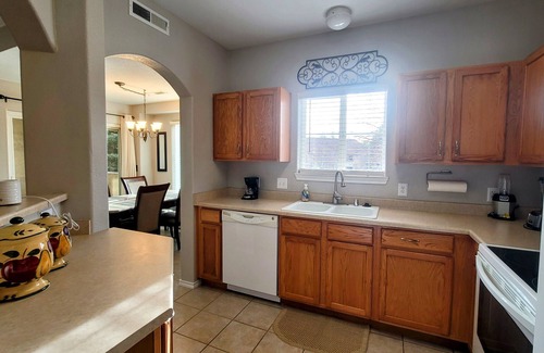 Stetson Hills Condominio | Quiet Cozy 2BR/2BA Fully Furnished Condo
