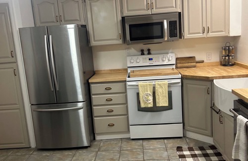 Okanagan-Similkameen Casa | Quiet, cozy, 3-bedroom house, minutes away from Lake and wineries. Pet-friendly!