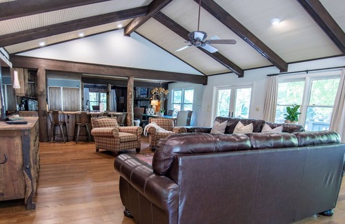 Hartwell Cabina | Quiet, Cozy Cabin, 8 Beds, Perfect for Families and Business
