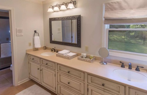 Hartwell Cabina | Quiet, Cozy Cabin, 8 Beds, Perfect for Families and Business