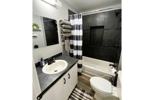 Rombauer Casa | Quiet, Cozy Cabin!