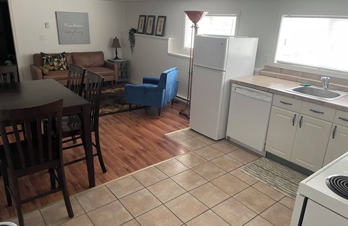 Okanagan-Similkameen Apartamento | Quiet, cozy, clean, private, separate entrance 1 bedroom basement suite.