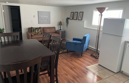 Okanagan-Similkameen Apartamento | Quiet, cozy, clean, private, separate entrance 1 bedroom basement suite.