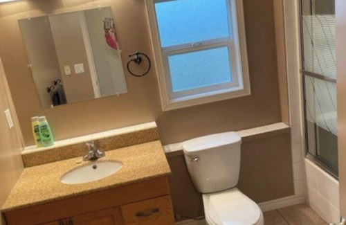 Okanagan-Similkameen Apartamento | Quiet, cozy, clean, private, separate entrance 1 bedroom basement suite.