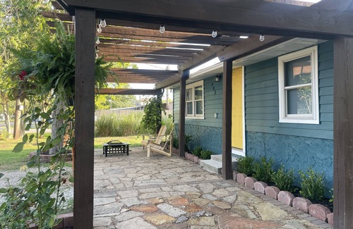 Dickinson Casa | Quiet & Cozy: Close to Galveston Bay & Kemah , Galveston & NASA Space center