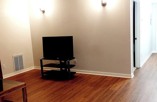 Pleasant Valley Condominio | Quiet Cozy condo in Vancouver