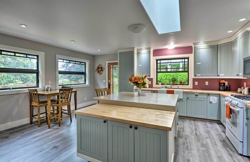 Eureka Casa | Quiet & Cozy Eureka Home Near Sequoia Park & Zoo!