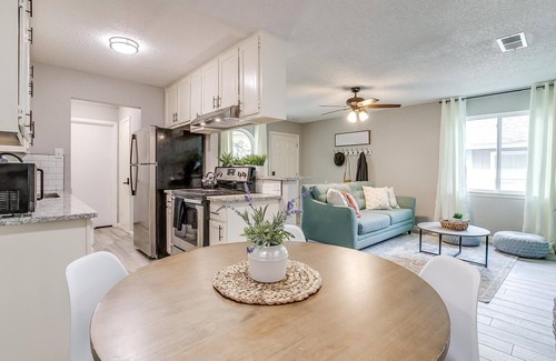 Westworth Village Casa | Quiet & Cozy Retreat - Ideal for Long Term Stays