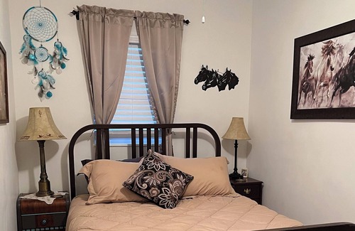 Wakefield Casa | Quiet & cozy retreat with firepit, front porch, back balcony, walk-in tub & more