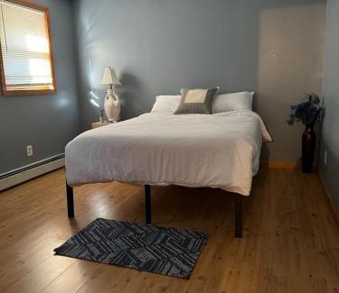 Hamden Casa | Quiet Cozy Stay Spacious Home Near Beach & Shops
