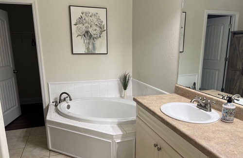 Thomasville Casa | Quiet, Cozy well furnished upscale townhome located in beautiful Thomasville Ga