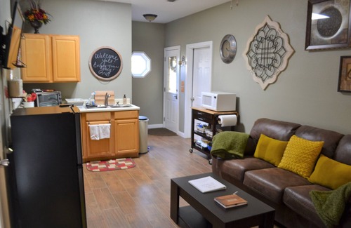Whispering Hills Cabina | Quiet creekside retreat on Lake Bob Sandlin - boat dock on property