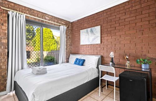 Liverpool Casa | Quiet Crescent Stay in Liverpool - Comfortable Double Room - Shared Bathroom