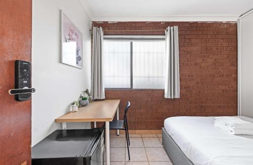 Liverpool Casa | Quiet Crescent Stay in Liverpool - Comfortable Double Room - Shared Bathroom