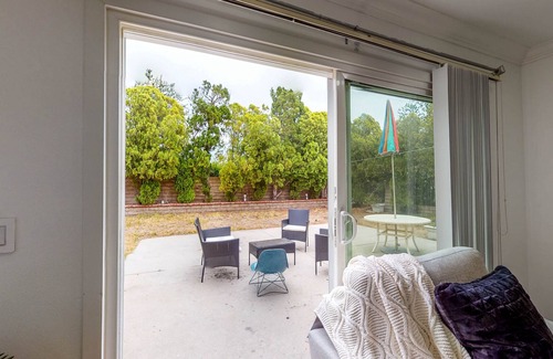 Sylmar Casa | Quiet cul-de-sac home with big enclosed dog-friendly yard, near large park