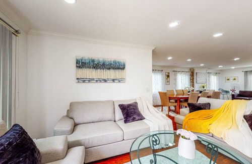 Sylmar Casa | Quiet cul-de-sac home with big enclosed dog-friendly yard, near large park