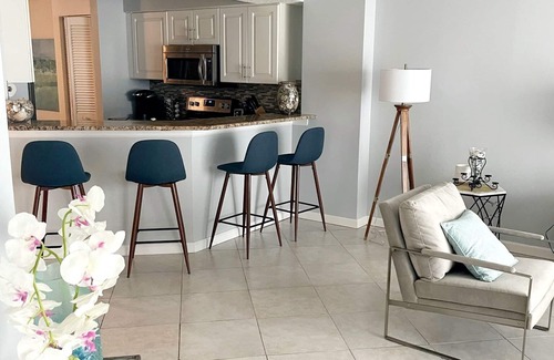 Seawinds Condo Condominio | Quiet direct Oceanfront 2 bed 2 bath Condo w/pool and private balcony