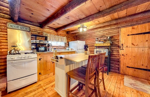 Center Ossipee Casa | Quiet dog-friendly home with screened porch, deck, & firepit - golf nearby