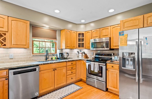 Johnsburg Casa | Quiet dog-friendly retreat with large yard, hot tub, deck, grill, foosball & W/D