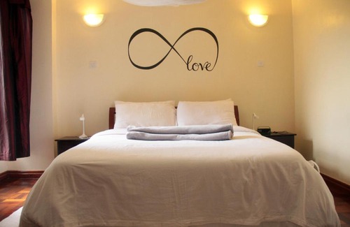 Thompson Estate Cama Y Desayuno | Quiet Double Room in Nairobi
