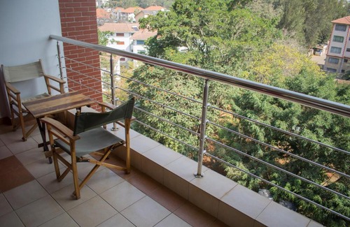 Thompson Estate Cama Y Desayuno | Quiet Double Room in Nairobi