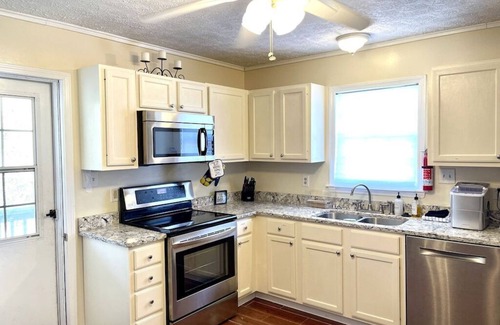 Havelock Casa | Quiet & Downtown Smart TVs in all bedrooms, minutes from base.