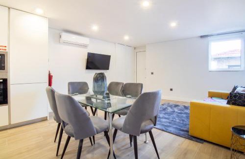 Lapa Apartamento | Quiet Duplex w Patio in Lapa by LovelyStay